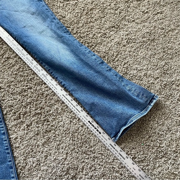 Madewell Curvy Kick Out Crop Jeans in medium blue wash size 28 - Picture 11 of 16